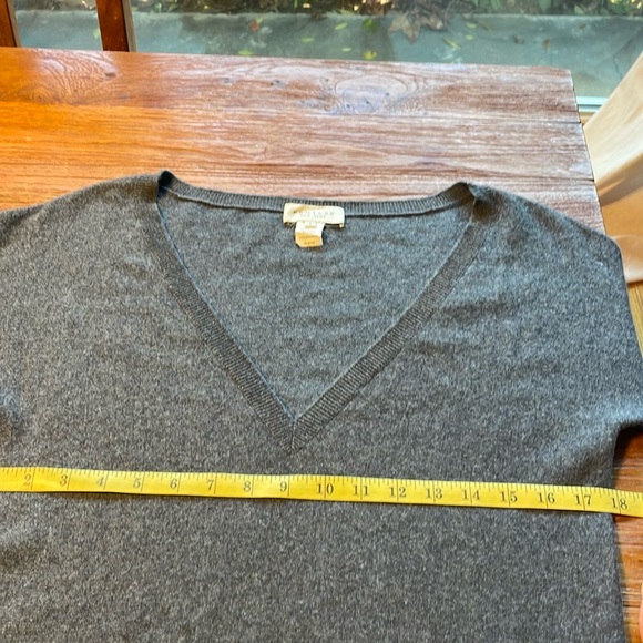 Demylee, cashmere charcoal tunic, size small - Picture 5 of 8